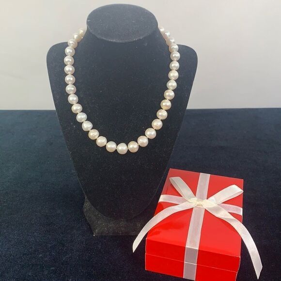 NWT 14KT freshwater pearl necklace